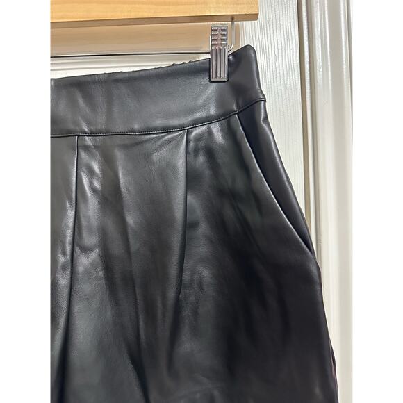 Susana Monaco Faux Leather Pleated Shorts black size Large - Picture 4 of 5